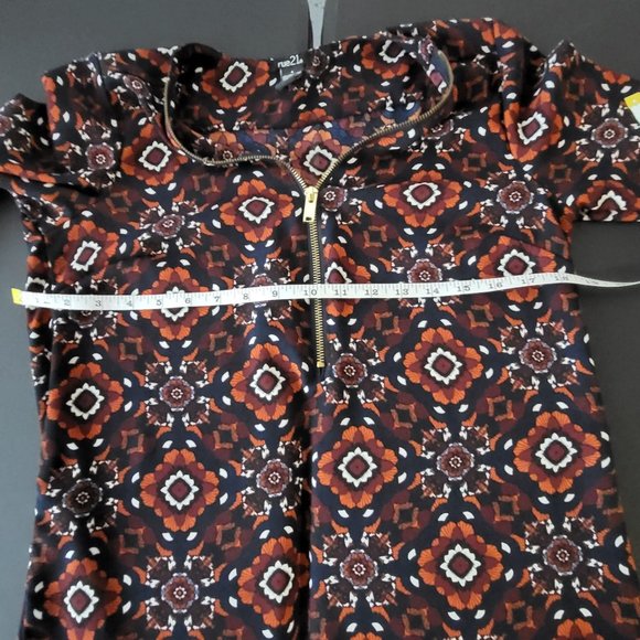 Rue 21 Womens Medallion Print Zipper Front Roll Tab Sleeves Blouse Size Small - Picture 5 of 5